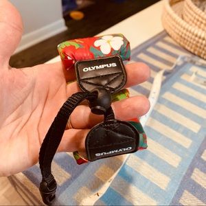 OLYMPUS camera strap, waterproof. In excellent condition, like new. Adjustable!